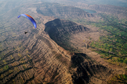 Paragliding in Pacnhgani